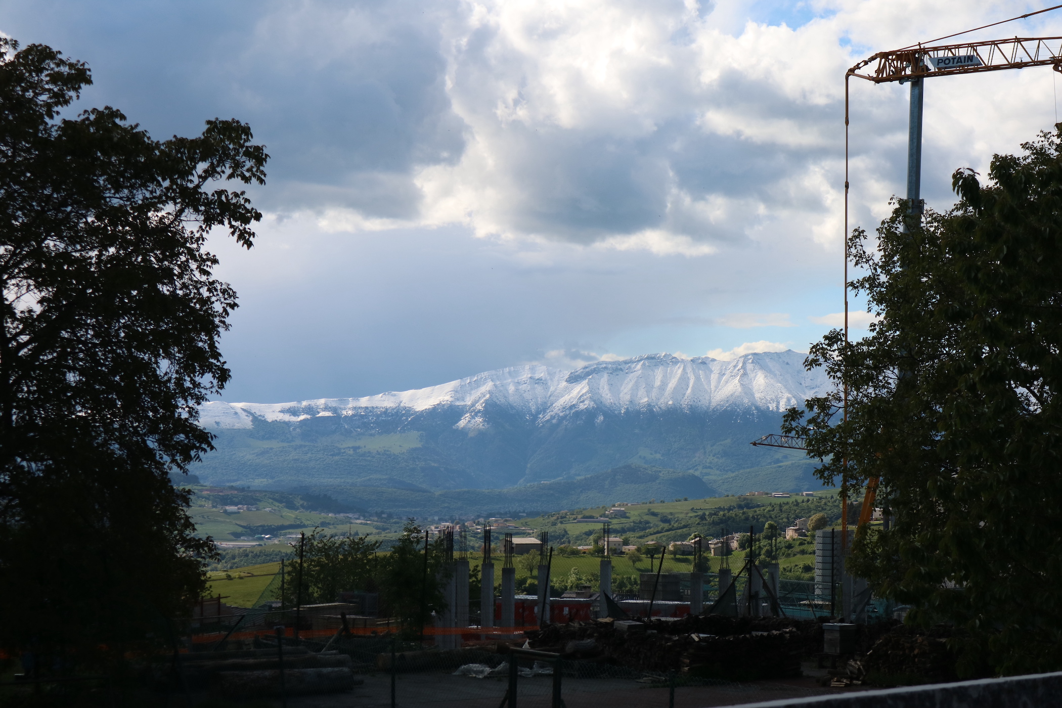 Schneeschuhe, Langlauf und verschneite Landschaften